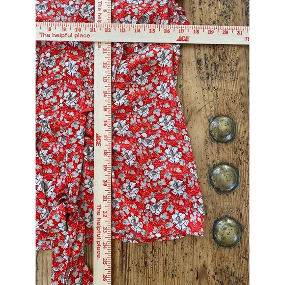 Max Studio Womens Red Floral Wrap Tie Blouse Size M Lightweight Short Sleeve Top - Picture 7 of 7